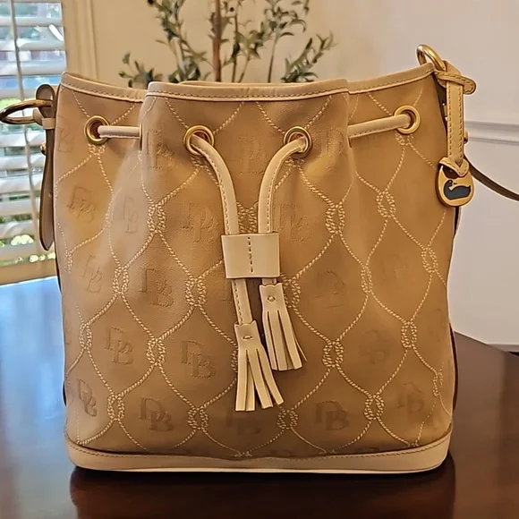 Dooney & Bourke Monogram Signature Drawstring Bucket Shoulder Bag White Leather - Picture 3 of 17